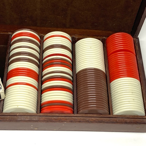 Poker Chips Hilton Flamingo Card Deck Case Plus Bonus Bicycle Brand Chips - Picture 4 of 7